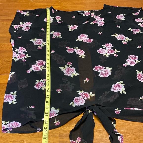 Torrid Womens Size 1 (1X, 14-16) Semi-Sheer Chiffon Floral Black Blouse Back Tie - Picture 9 of 10